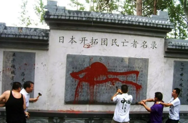 2011年,方正县斥资70万为日本立碑,五壮士千里砸碑,结局怎样?