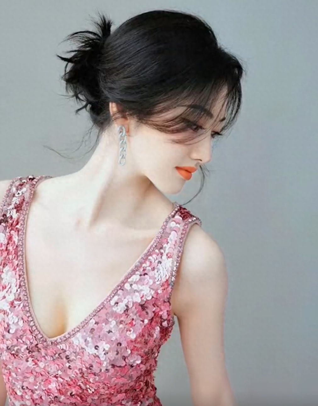 景甜深v碎花裙火了!网友:这是水蜜桃成精了吧?甜度爆表!