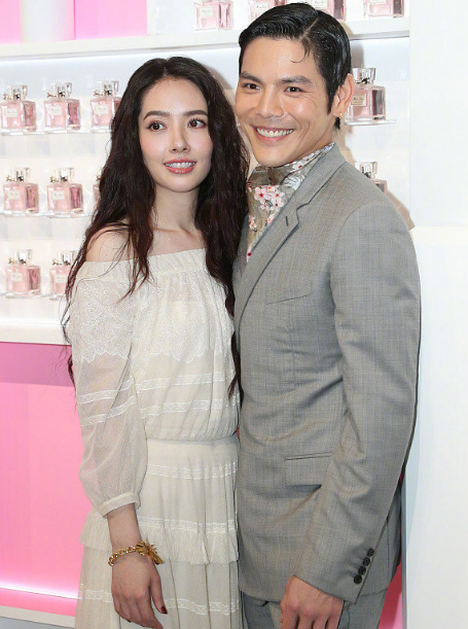 向佐和郭碧婷婚前做体检,医生告诉他:你的肾,已经是七十岁的功能了.