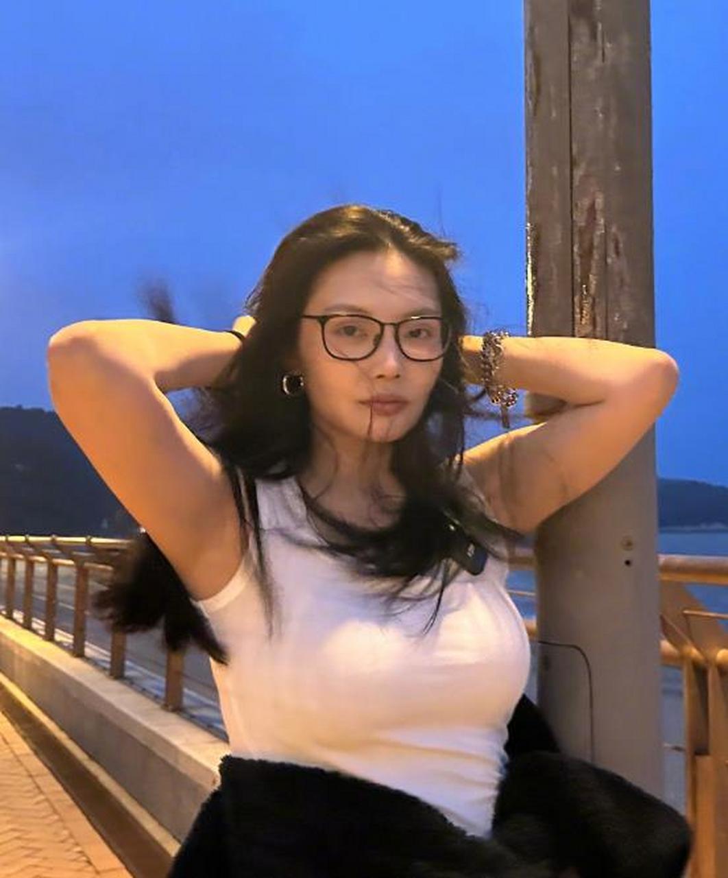 徐冬冬海边素颜照