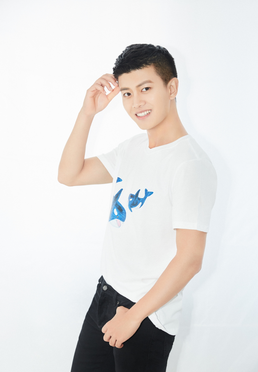 留寸头的任嘉伦是真好看