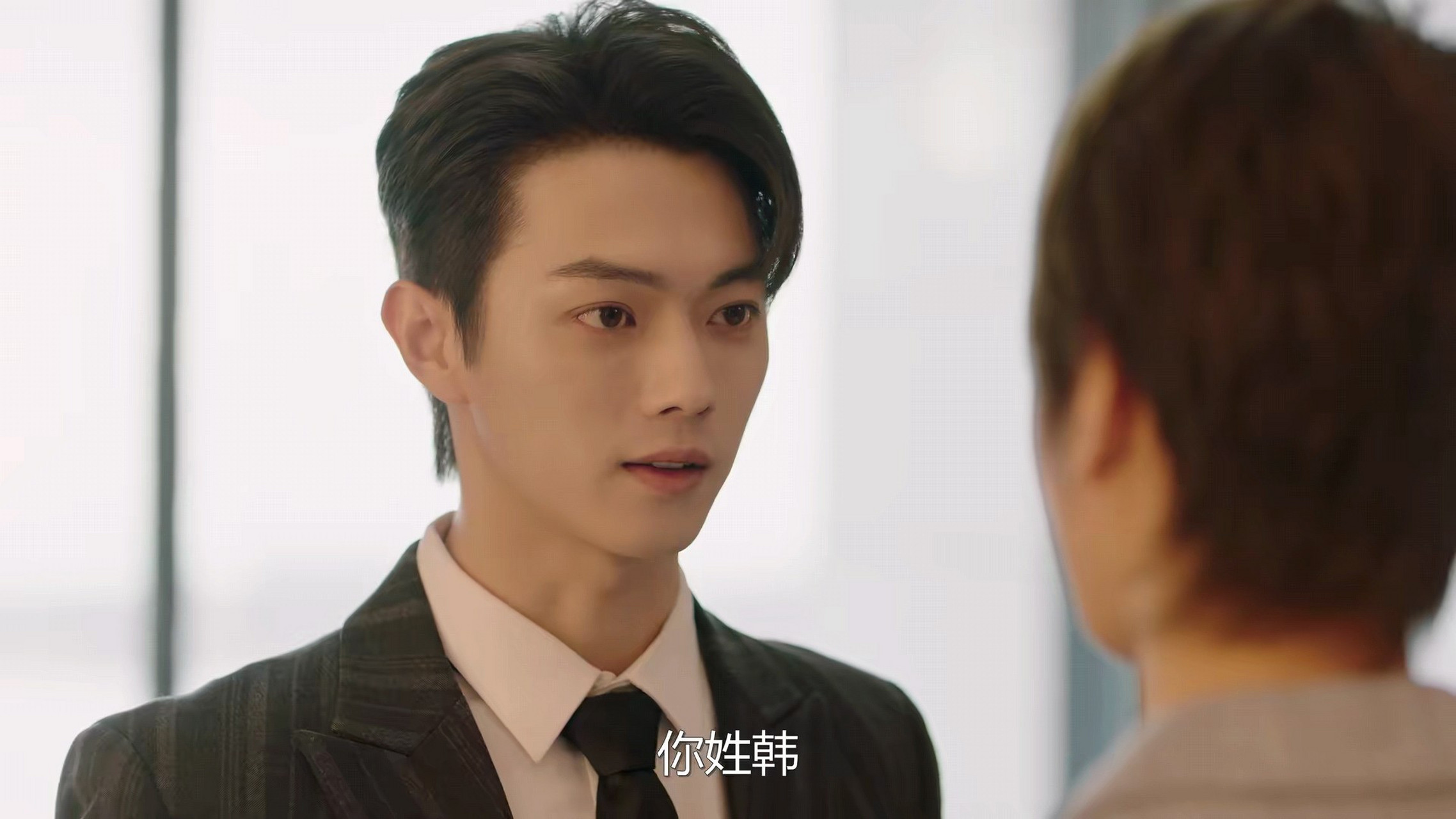 《你比星光美丽》:韩廷决定放韩苑一马,只因她姓韩.