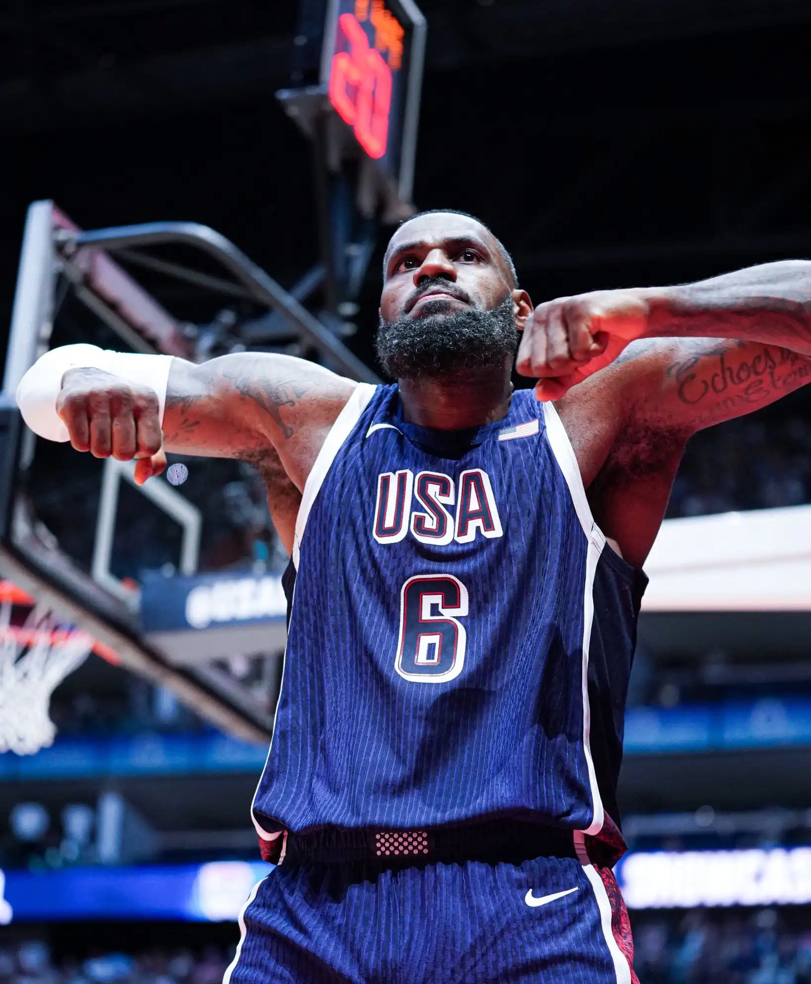 美国男篮晒詹姆斯霸气庆祝瞬间:"你冲着国王来,最好别失手!