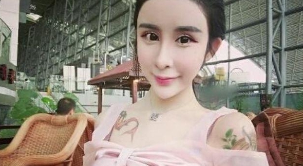 41岁红粉宝宝最新近照曝光,被嘲像80岁,欲卖300万房产继续整形