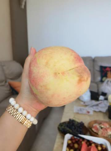巨型桃子当道,又大又甜还吃不完!