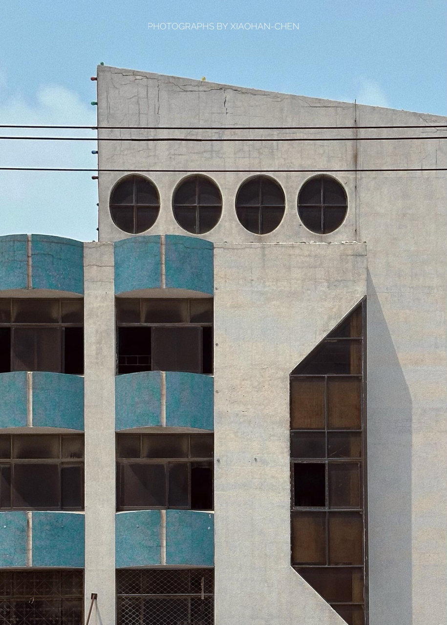 茶色玻璃马赛克,独属于90年代的节奏感 干脆利落的直线勾勒,小圆窗恰