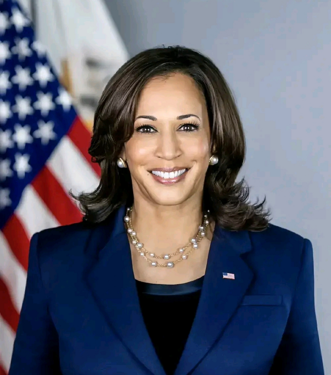 39岁的美国共和党副总统候选人万斯公开炮轰60岁的哈里斯是"花瓶"