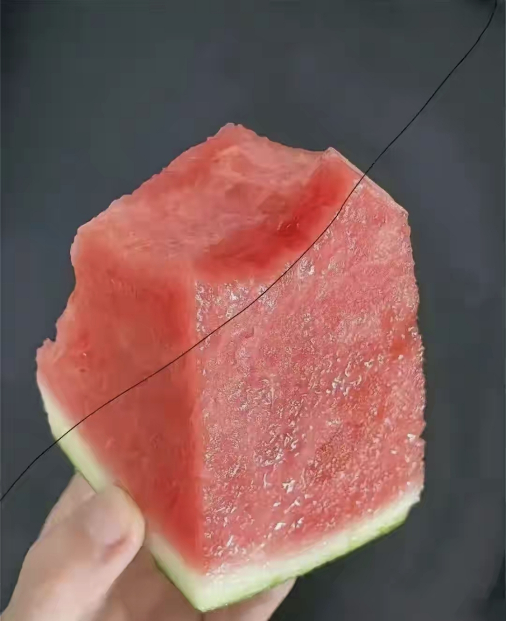不懂就要问,这个西瓜是什么品种,特别好吃,不过价格也特别贵.