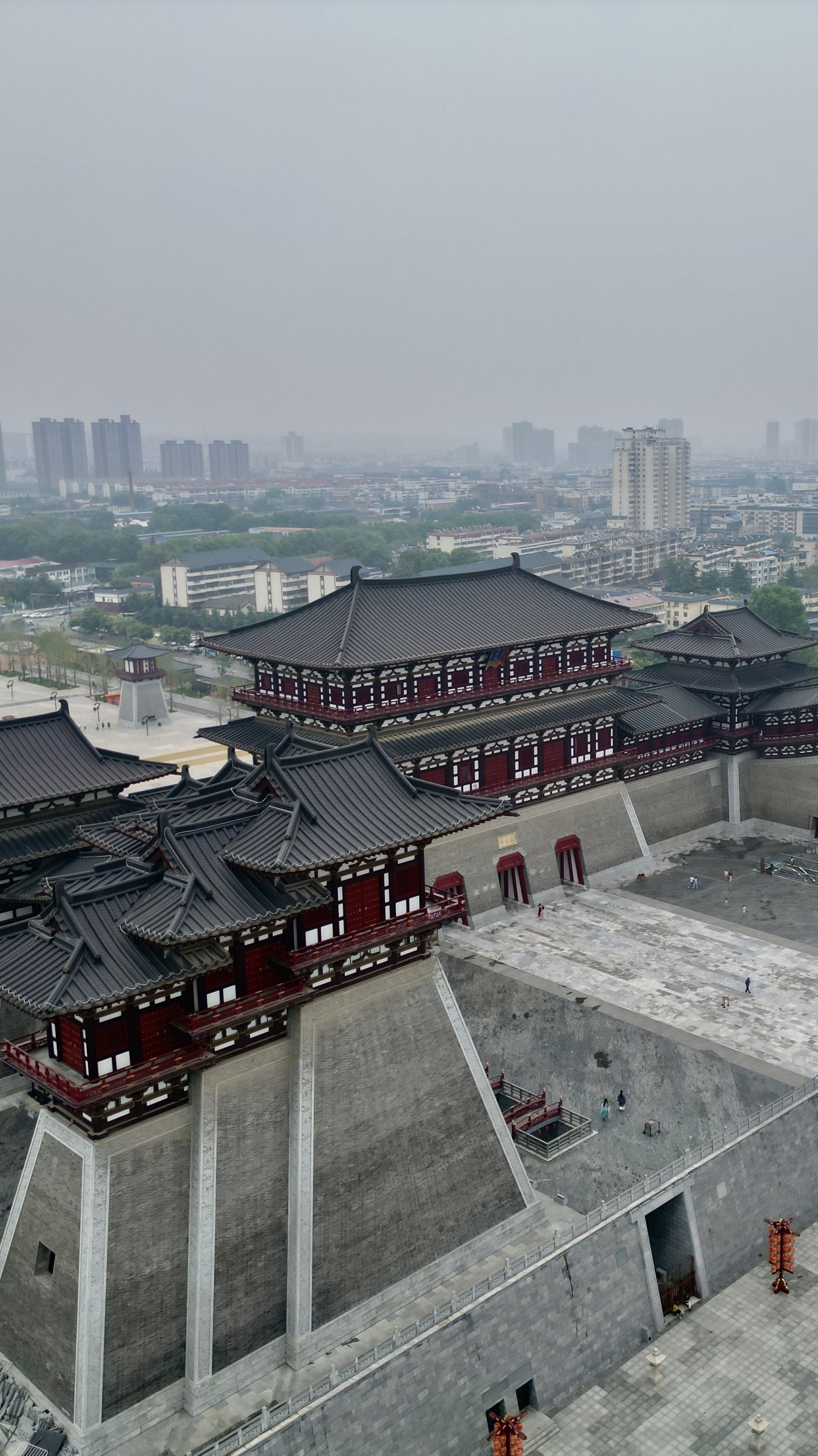 打卡洛阳应天门遗址博物馆,很多人看这里,只是觉得一个现代钢筋水泥土