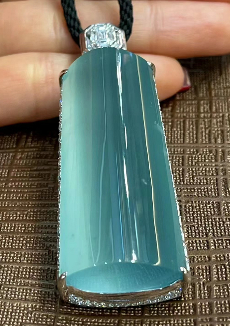 一件翡翠文玩直播拍卖是真是假(一件翡翠文玩直播拍卖是真是假啊) 第2张