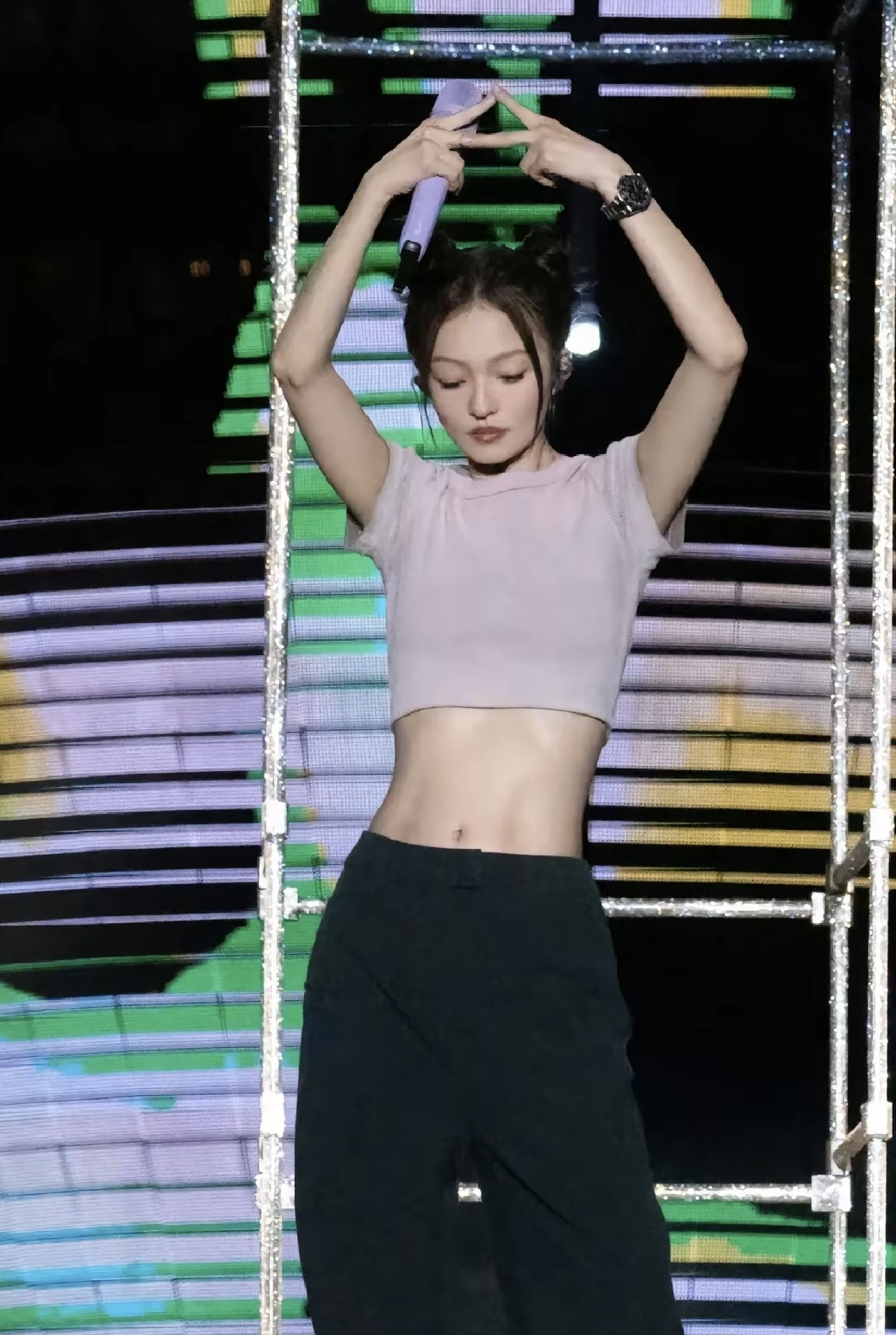 天呐,张韶涵的这个马甲线,是我能看的吗?