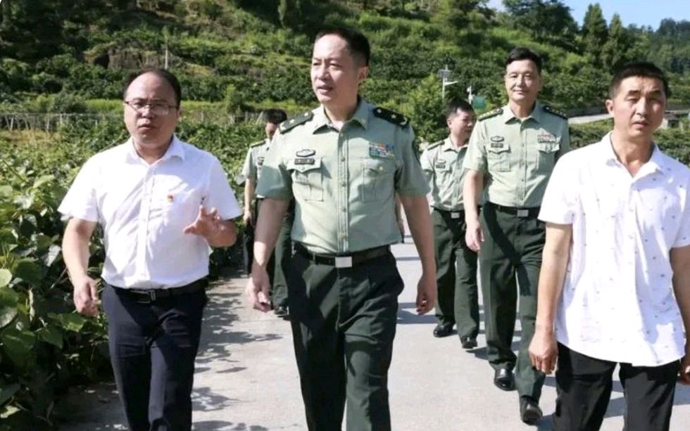 2017年晋升少将军衔,现主政军队第一高校