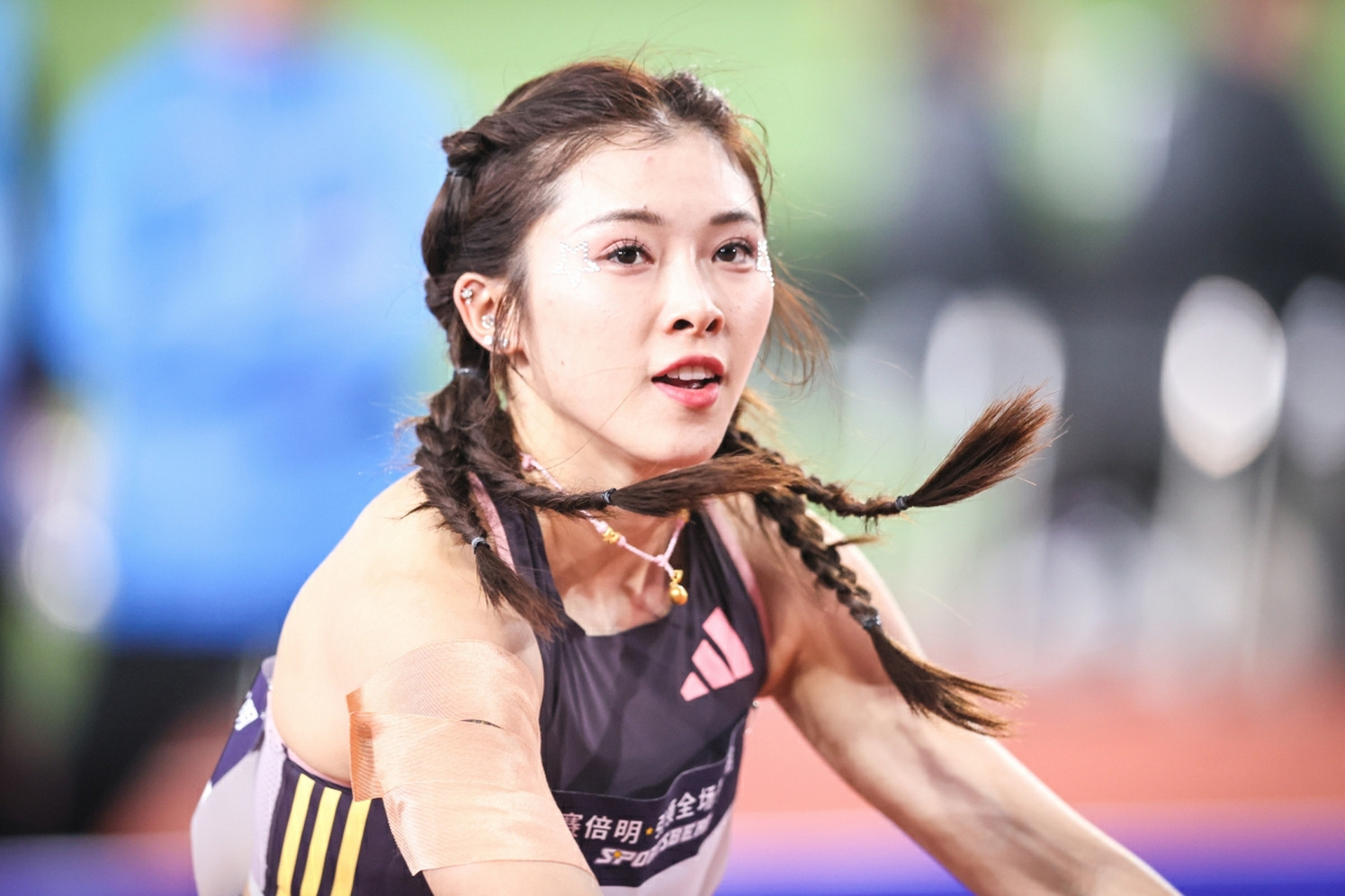 四川籍女飞人吴艳妮即将出战巴黎奥运会女子100米栏,她在社交媒体上