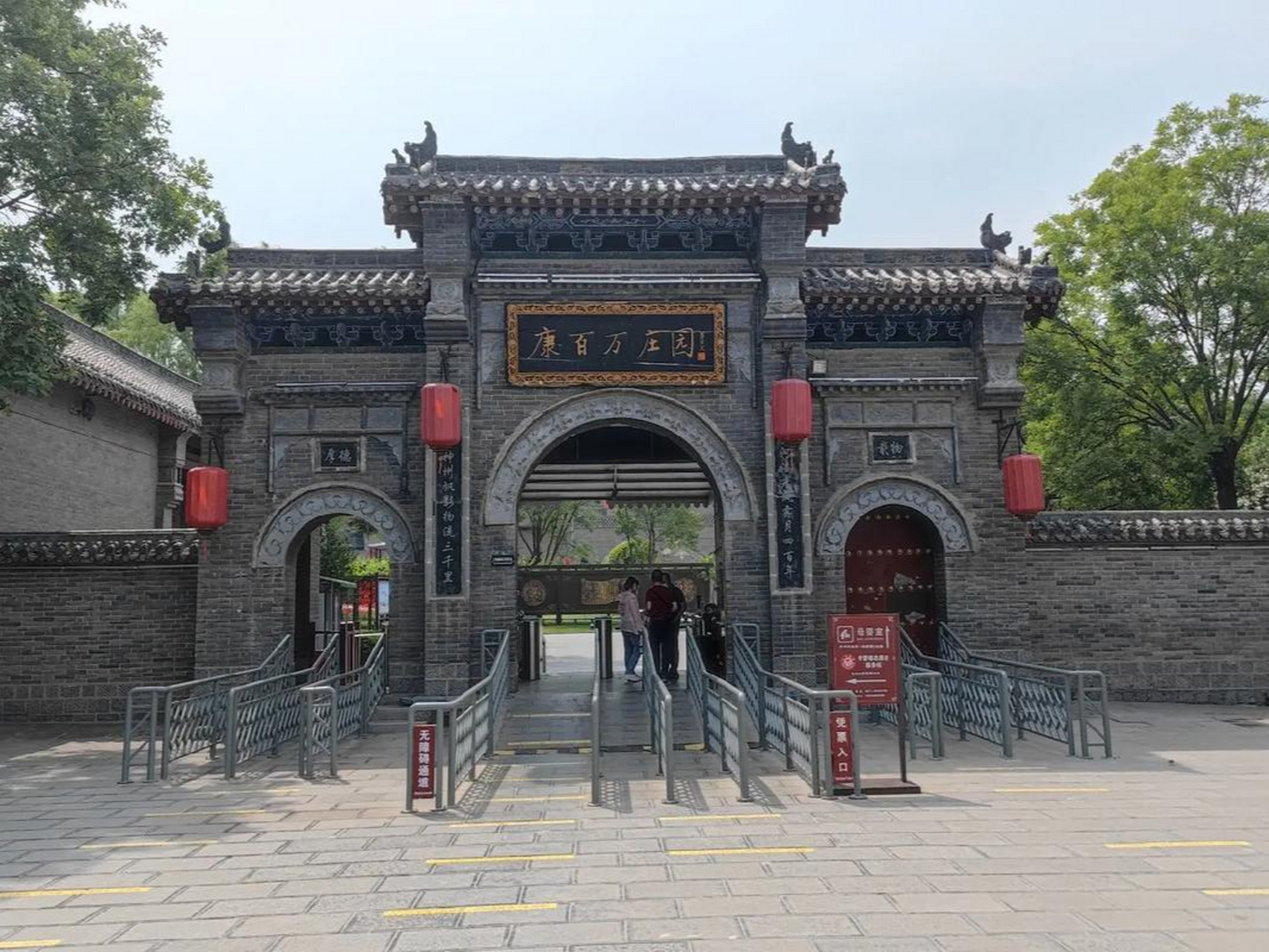 暑假放个风# #暑假一起逛郑州#郑州康百万庄园:中国古建筑典范,这里