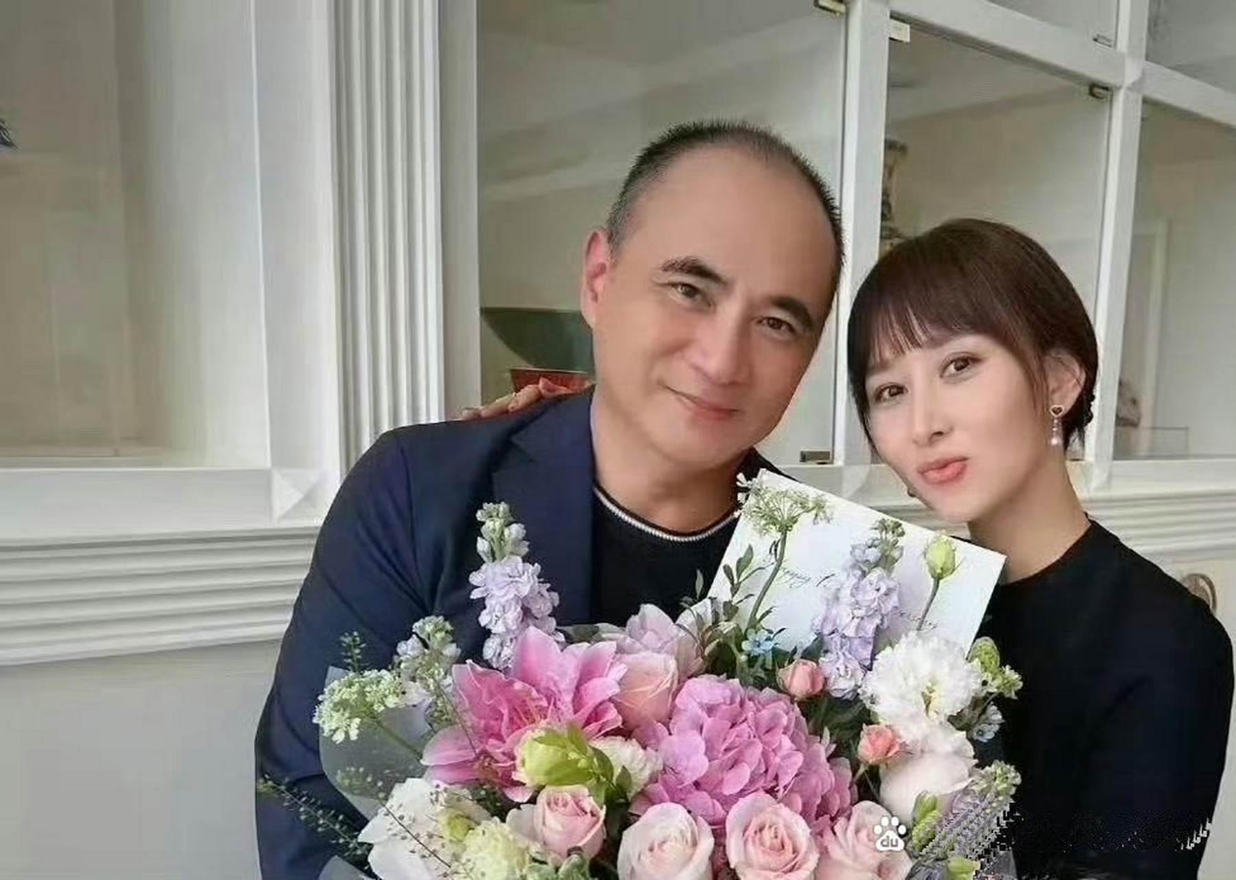 胡静和老公的合照曝光,45岁的她保养得真棒