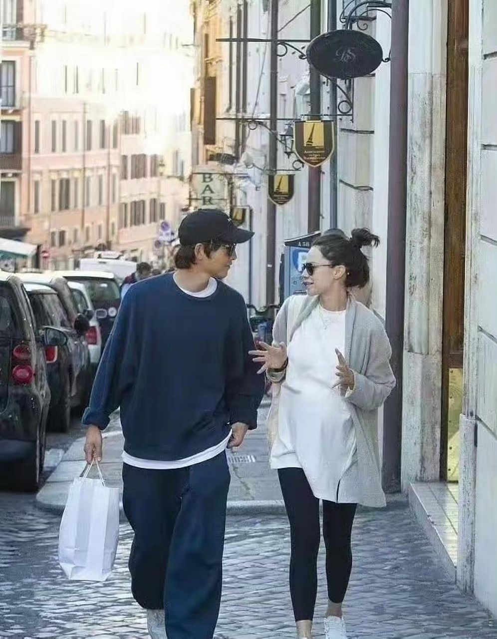 宋仲基老婆怀二胎了,他真的很喜欢孩子,这也是他和宋慧乔离婚的原因吧