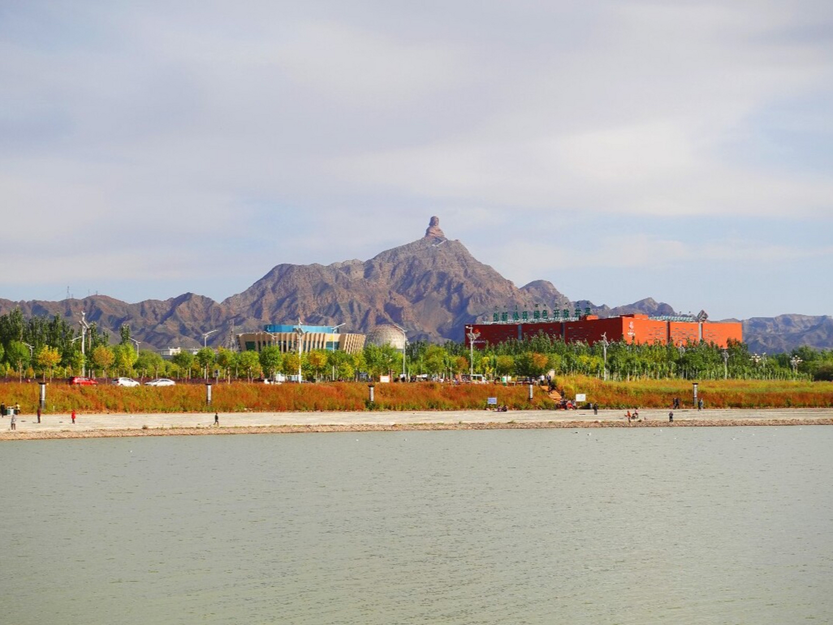 活力内蒙古#乌海市甘德尔山:这里不仅有壮美的自然风光,还有深厚的