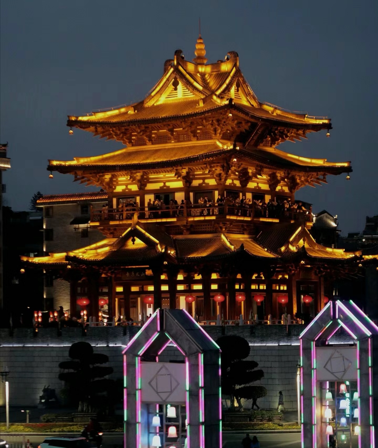 再从东西巷走到状元廊,就能看到这座以庄子的《逍遥游》命名的逍遥楼
