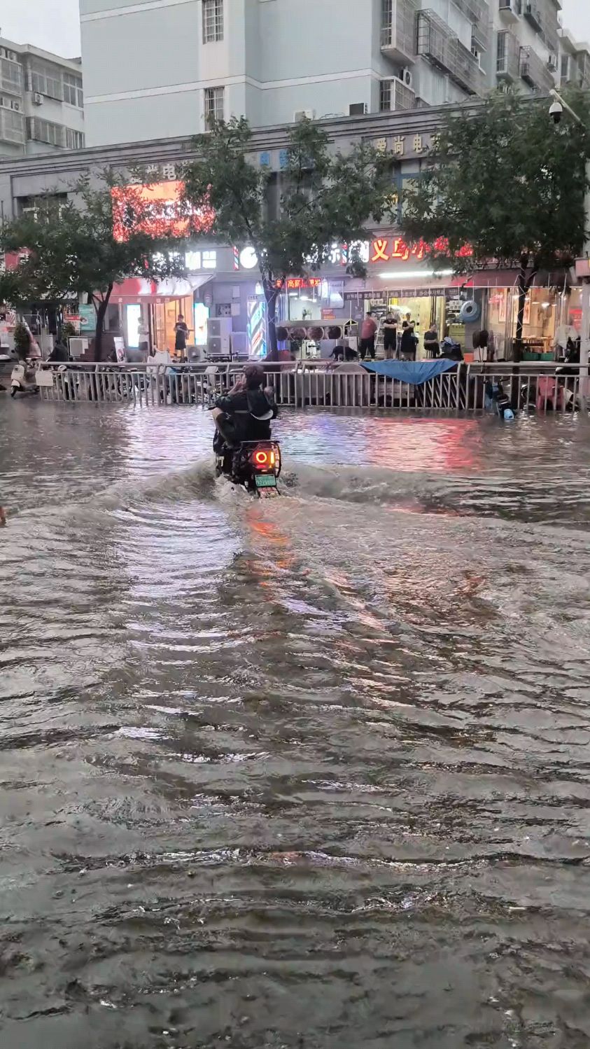 河南郑州暴雨又来了,下的有多大你知道吗?