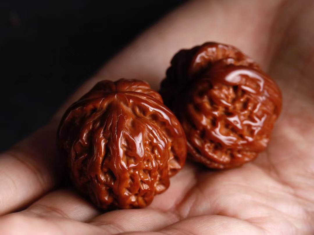 文玩核桃:掌中岁月,指尖情感,深度解析与感悟