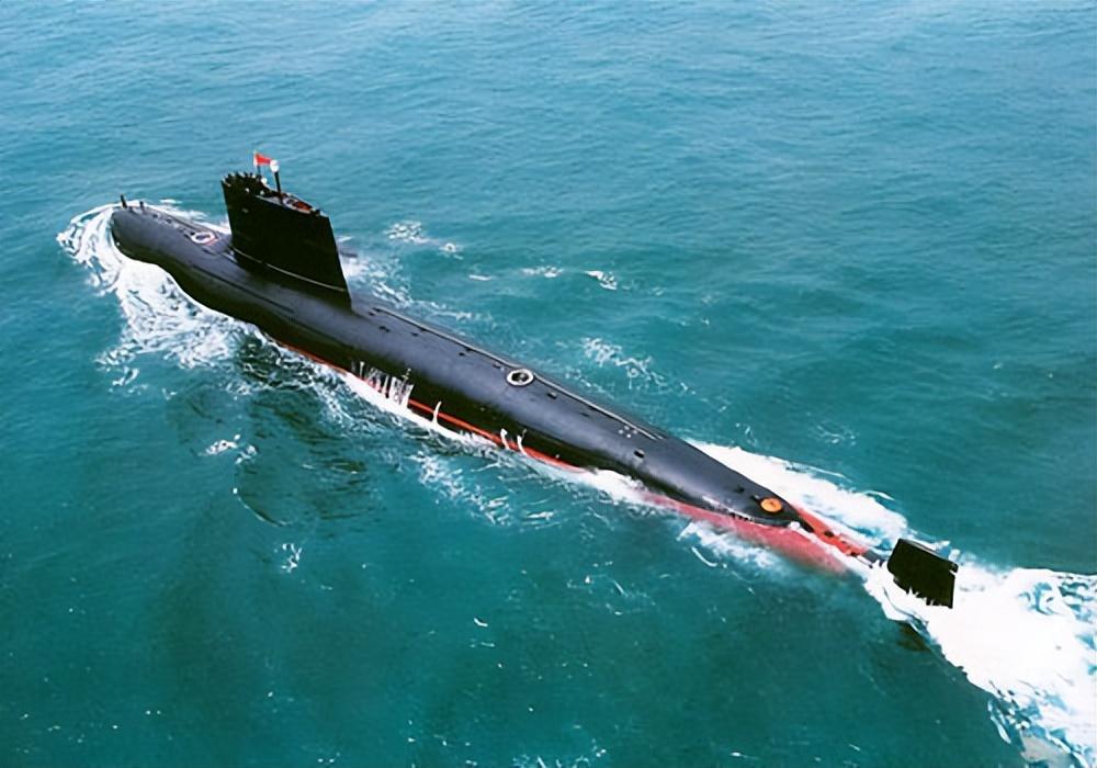 中国098型核潜艇亮相:全电推进 磁流体,抹平西方20年差距