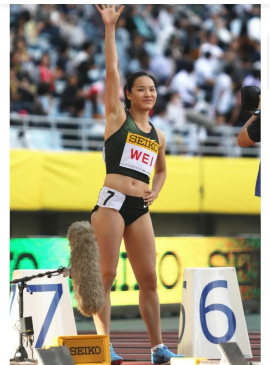 中国女子100米个人最好成绩 1,李雪梅——10秒79 2,刘晓梅——10秒89