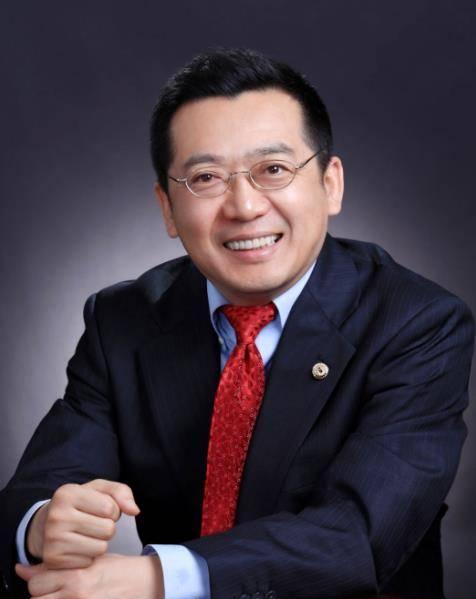 潘锦功,一个富有传奇色彩的名字,他的故事不仅是一段科技创新的传奇