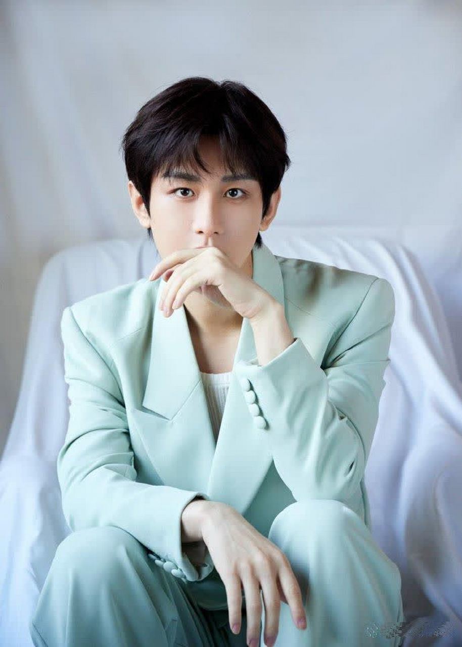 成毅哥热爱生活,收敛锋芒