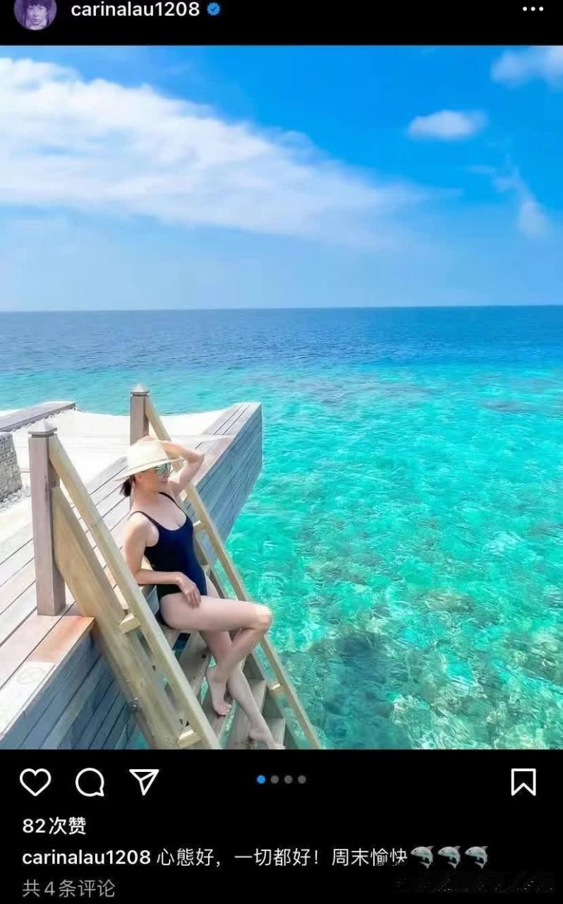 刘嘉玲晒泳装照