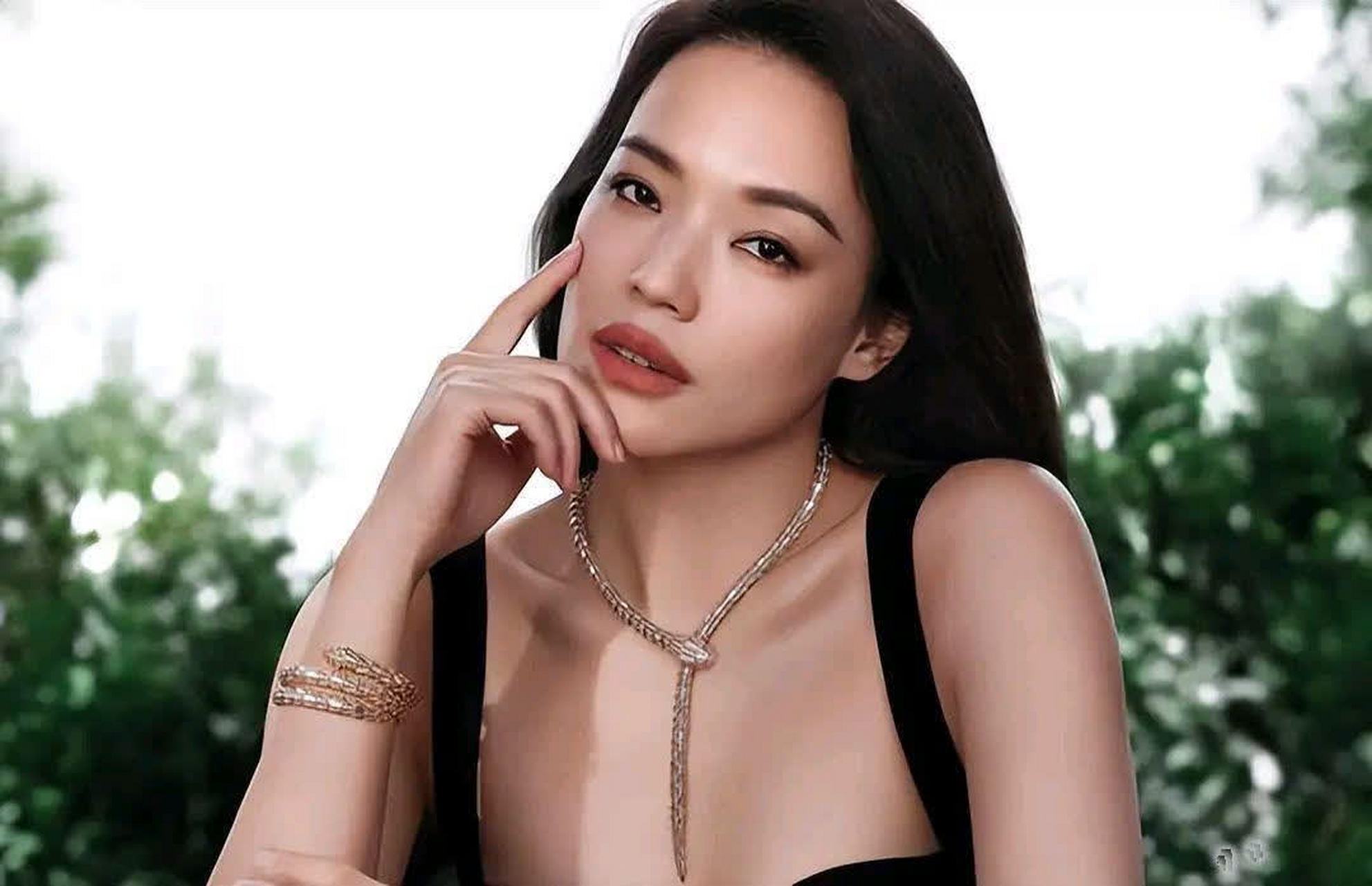 舒淇气质高贵珠光宝气