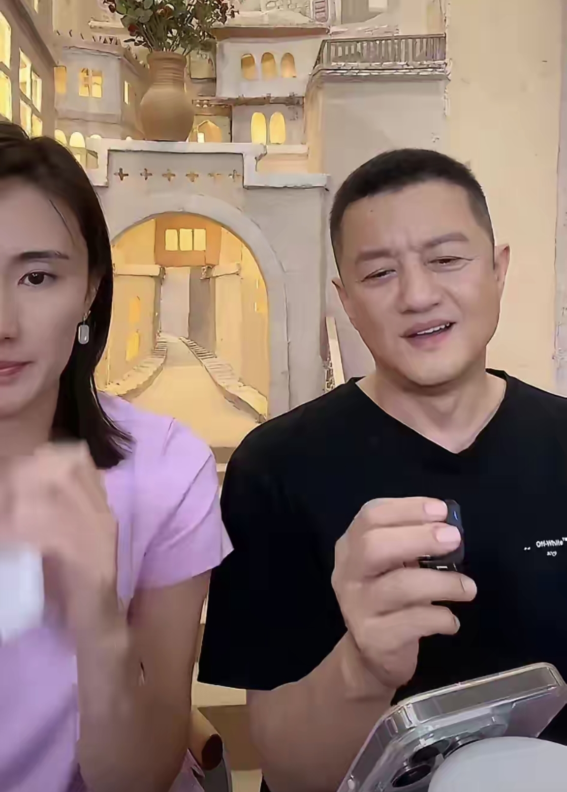 在直播间李亚鹏说在线人数到2