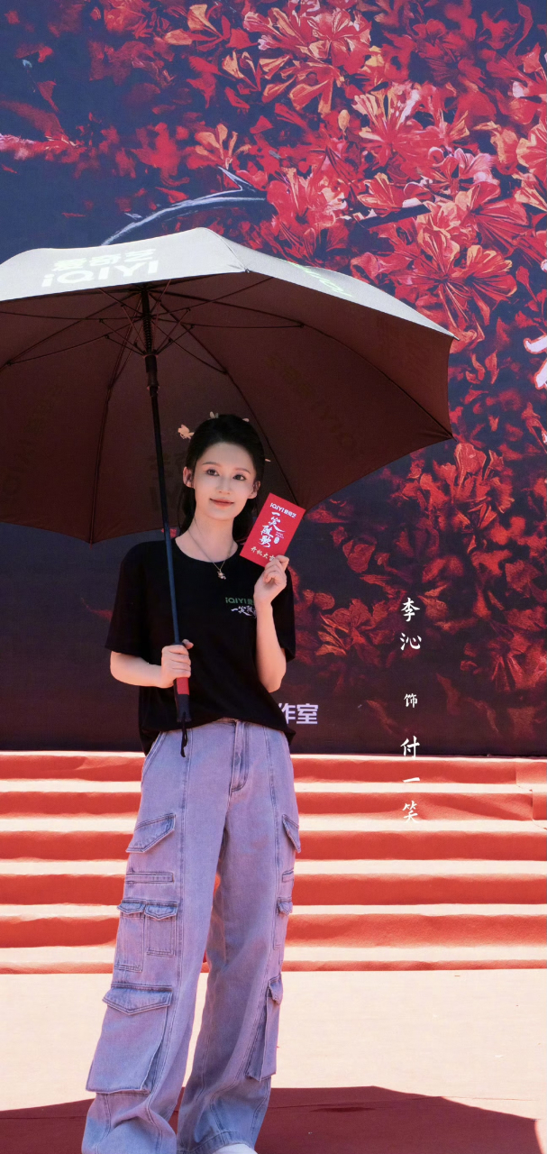 李沁新戏开机,这状态怎么样?