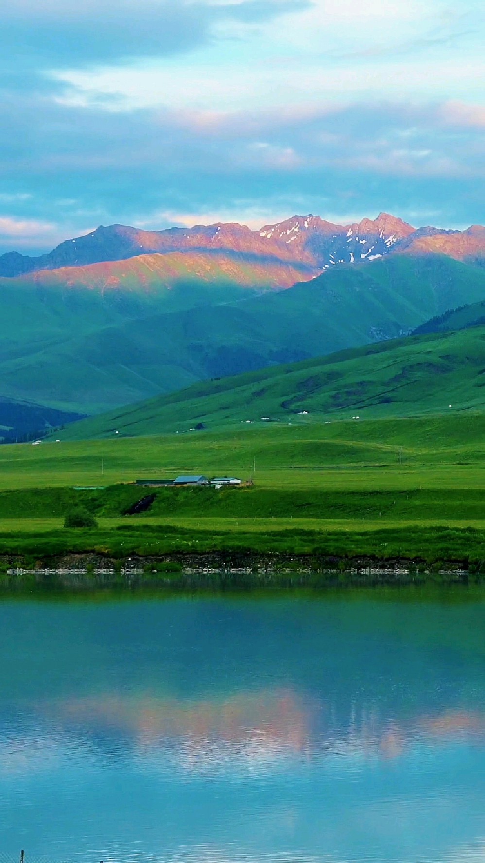 新疆伊犁唐布拉百里画廊,这就是传说中的人间仙境吧