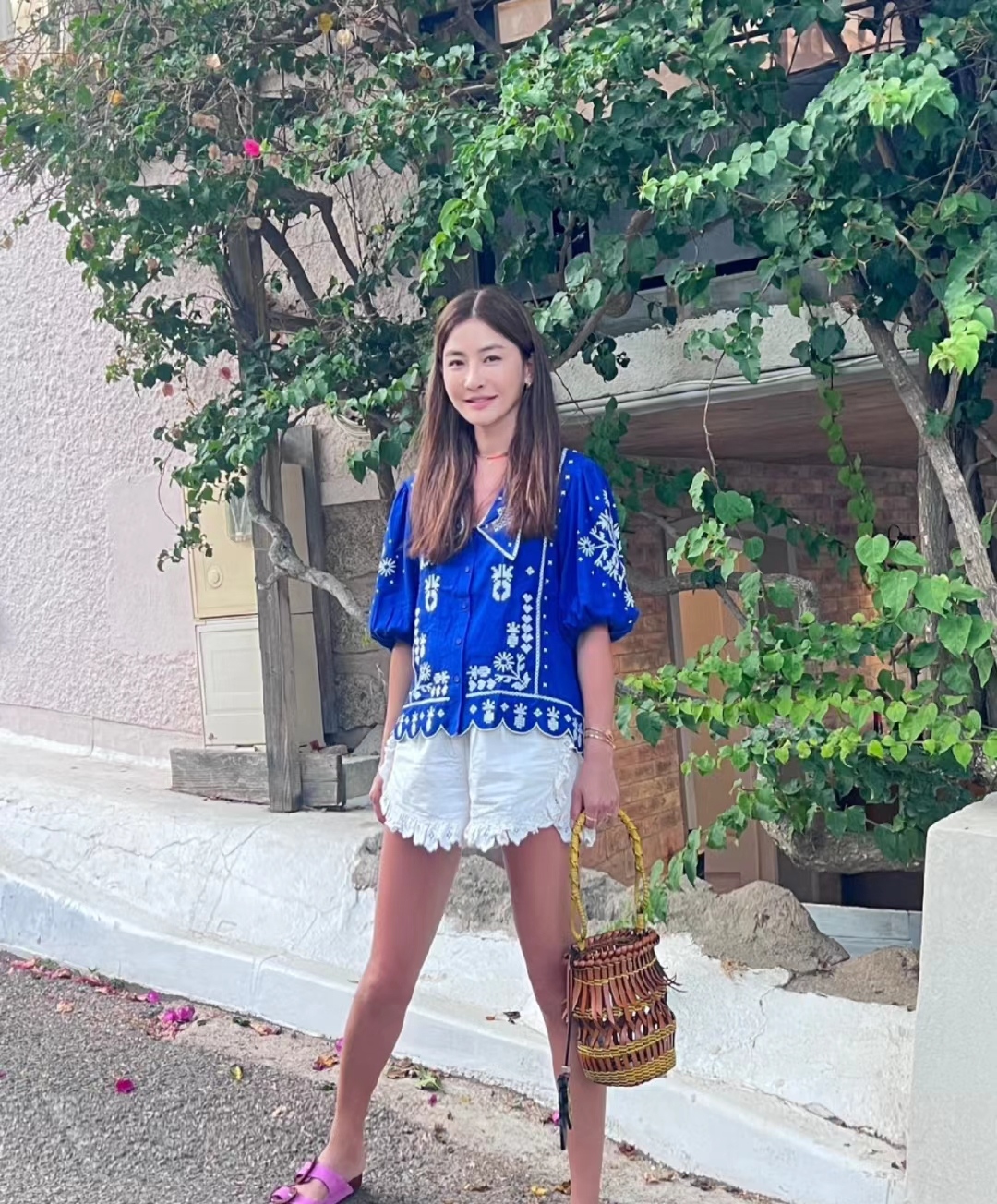 香港名模周汶锜,她的花期也实在是太长了吧,瞧她这漂亮的脸蛋,曼妙的