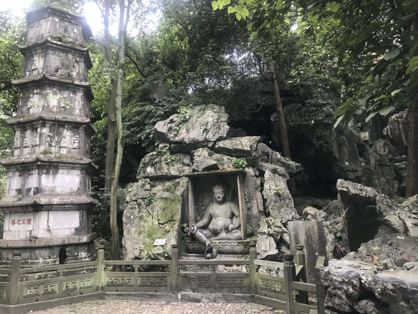 《五绝·访灵隐寺》门对浙江潮,瑞气入云霄