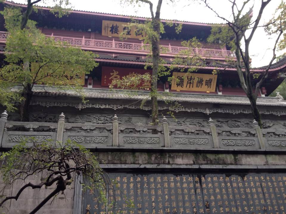 《五绝·访灵隐寺》门对浙江潮,瑞气入云霄