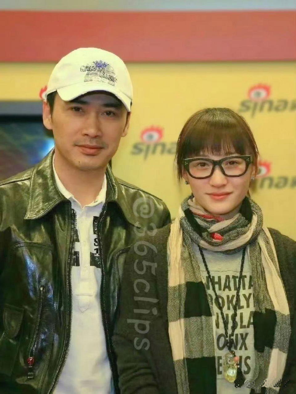 2010年,柳云龙与李小冉为电影《东风雨》做宣传,这是柳云龙执导的第一