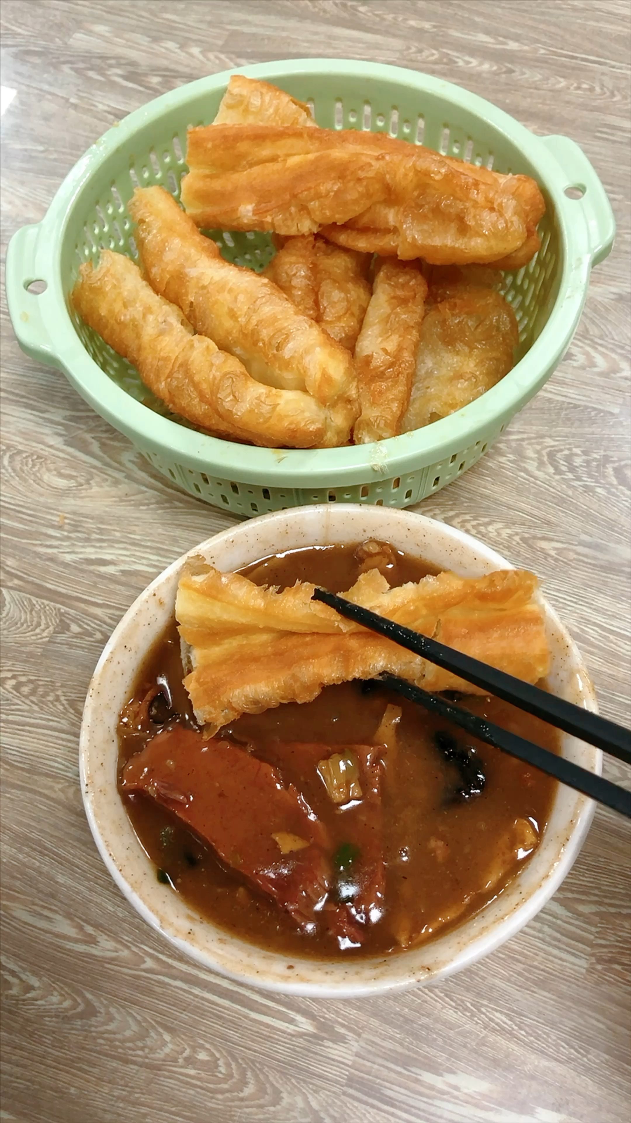 在外打拼的河南老乡,胡辣汤泡油条,你有多久没吃了?