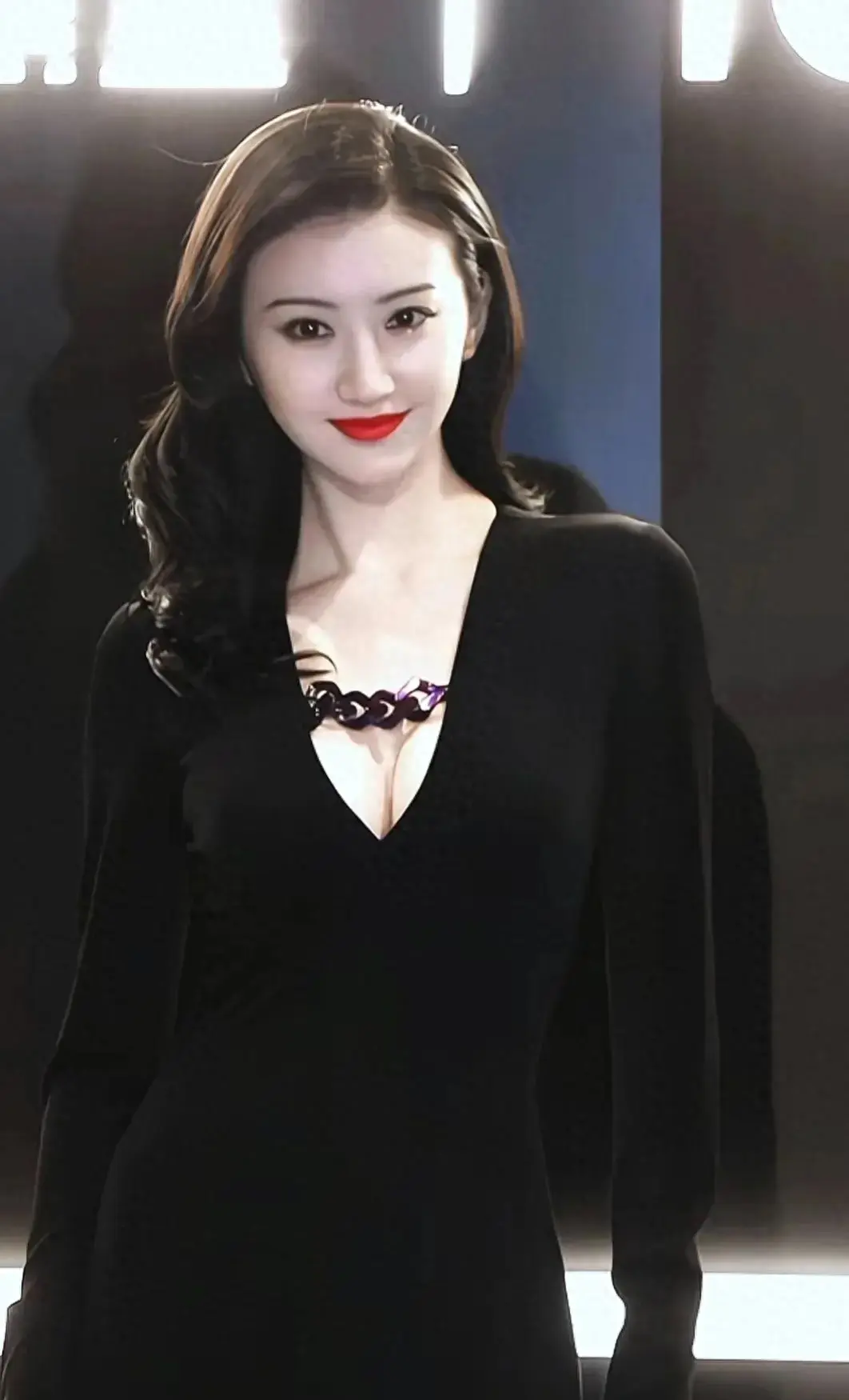 景甜深v装扮大甜甜这套真是让人难以忘怀