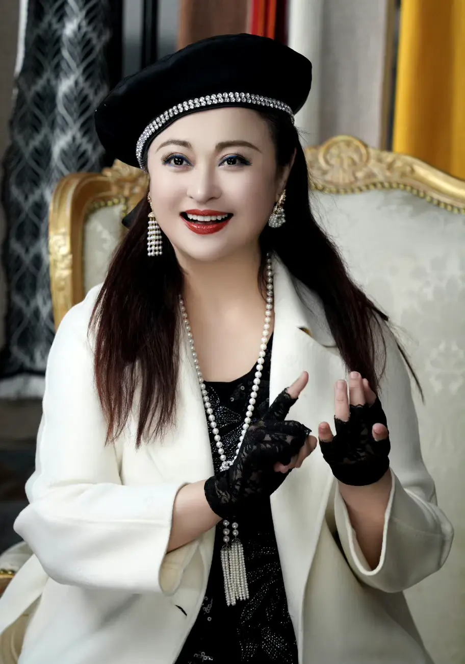 王璐瑶:相亲相来一个富商,婚后生一女,女儿比她还漂亮