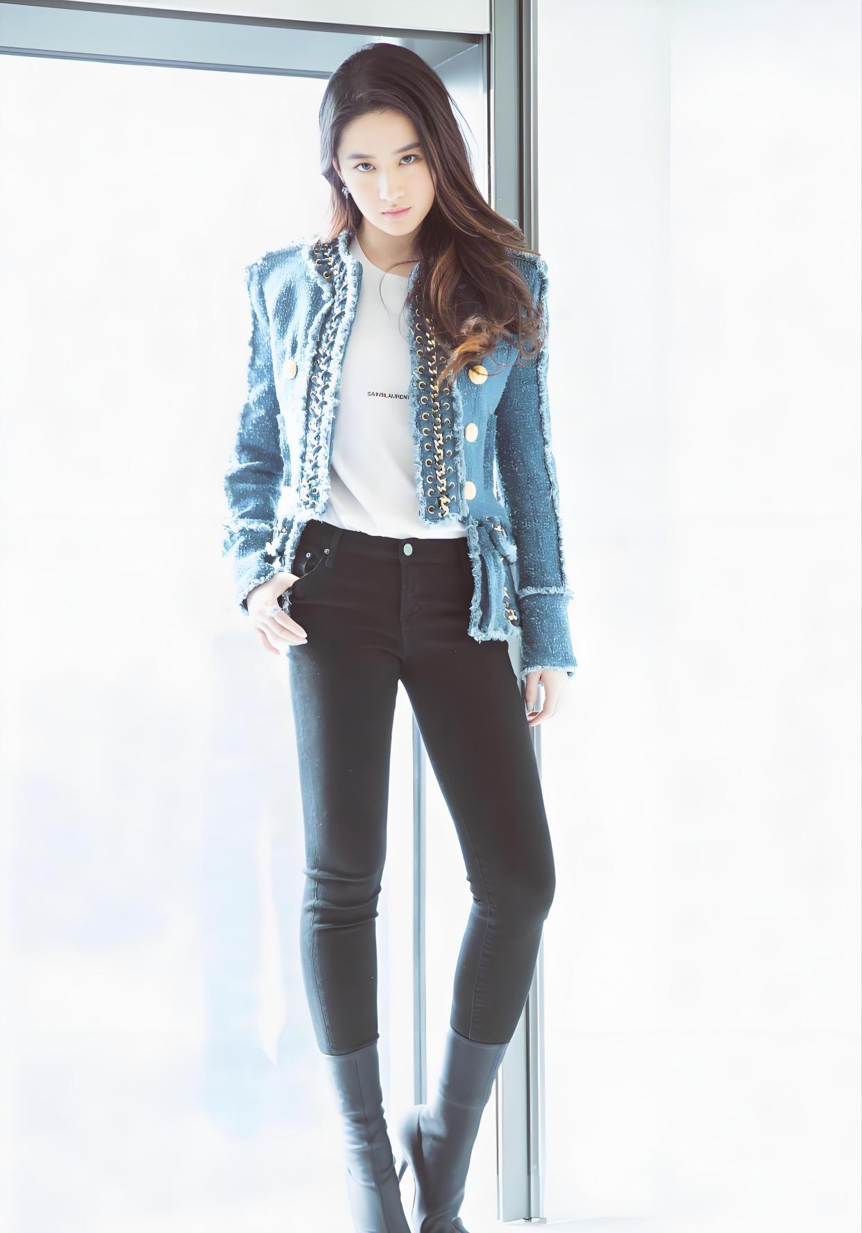 将牛仔裤穿成瑜伽裤,这些女星的好身材令人惊叹