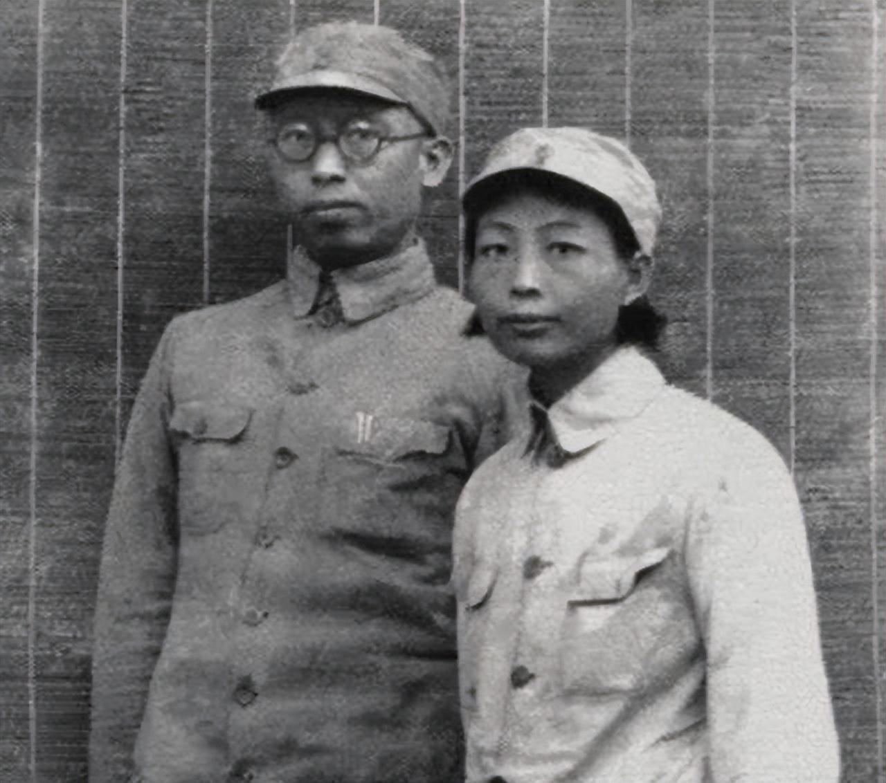 1949年,罗荣桓接前妻之女进京生活,林月琴大方送新皮袄给颜月娥