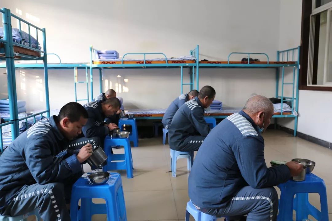 18年辽宁2名重刑犯半夜惊险越狱,不料48小时后,再次被抓回