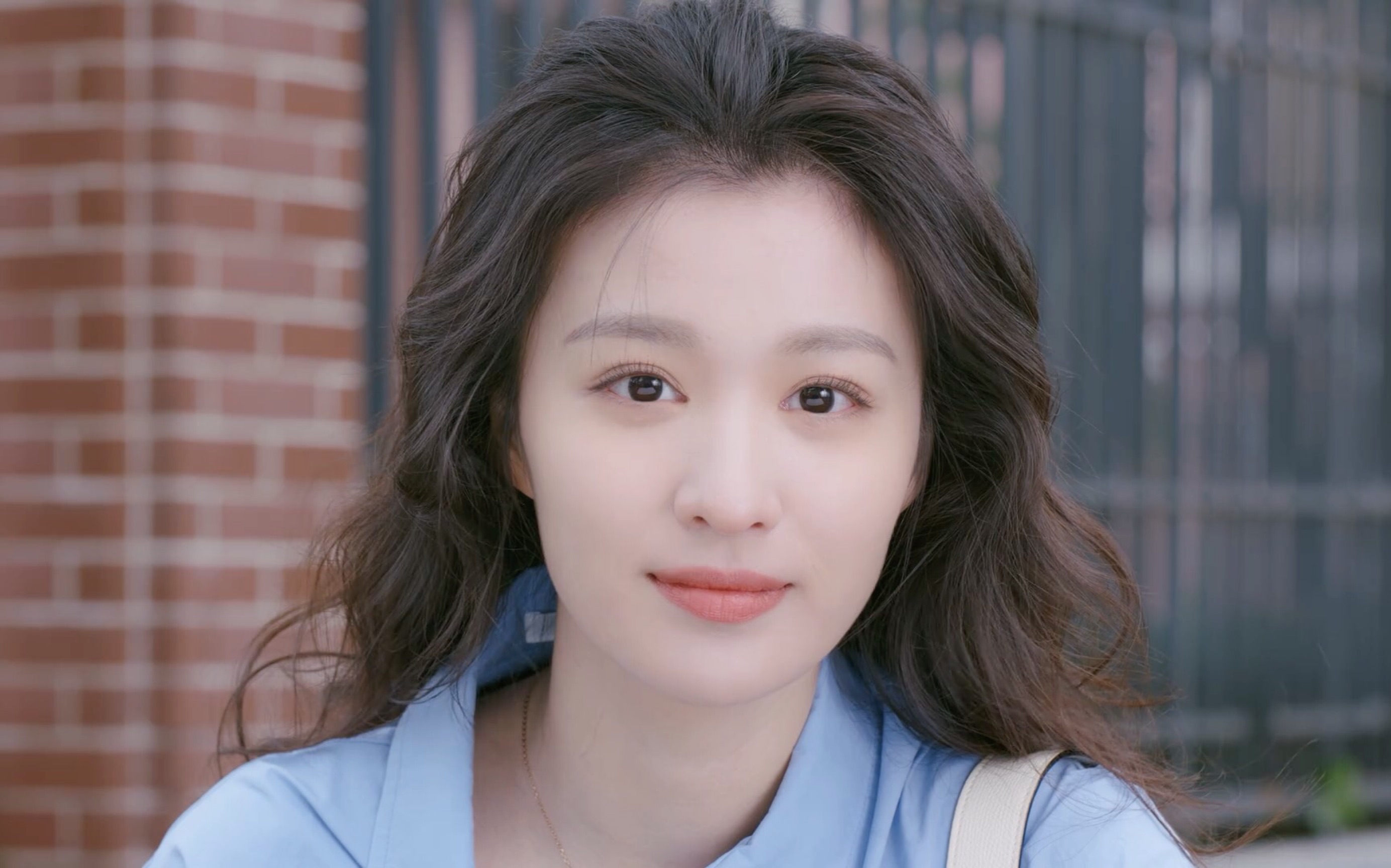 王楚然飞机素人照流出,皮肤油腻黯淡无光,网友直呼不敢认