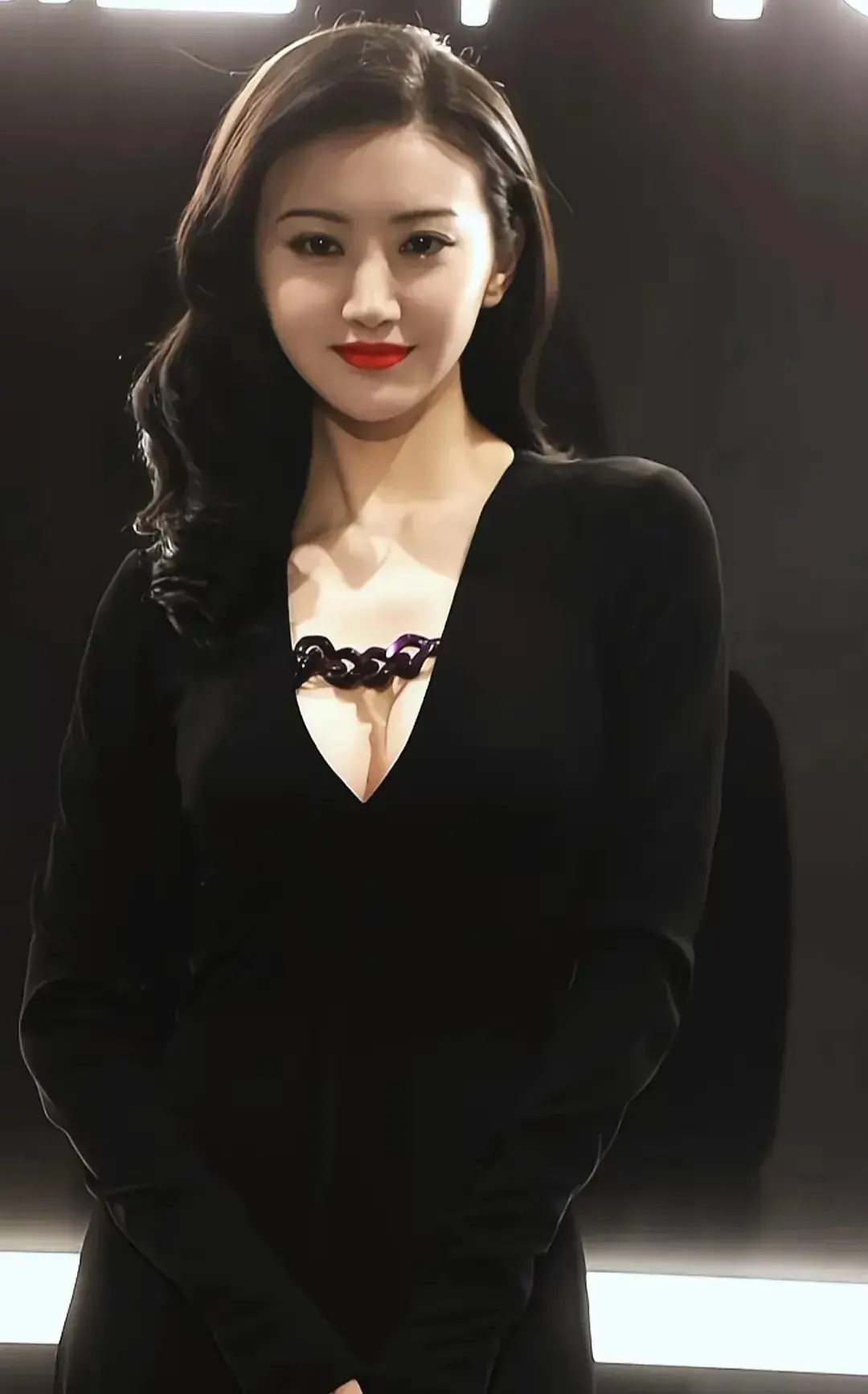 景甜深v装扮大甜甜这套真是让人难以忘怀