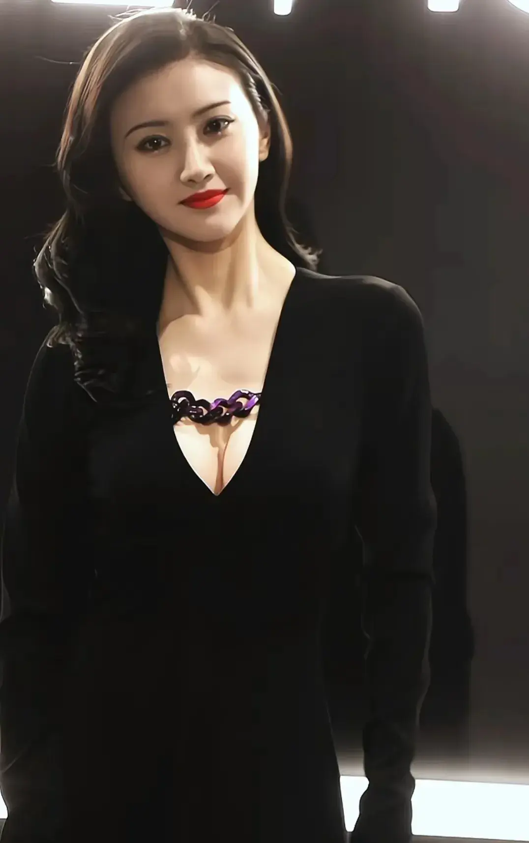 景甜深v装扮大甜甜这套真是让人难以忘怀