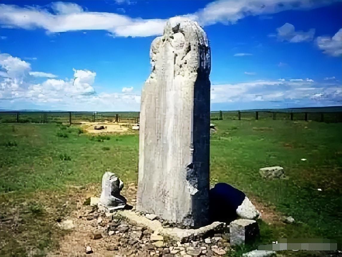 俄罗斯专家在库页岛挖出一块石碑,中国专家看后:丢尽了脸
