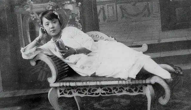 民国妓女白兰花,一嫁首富子二嫁孔家长子,无儿无女却晚景极好