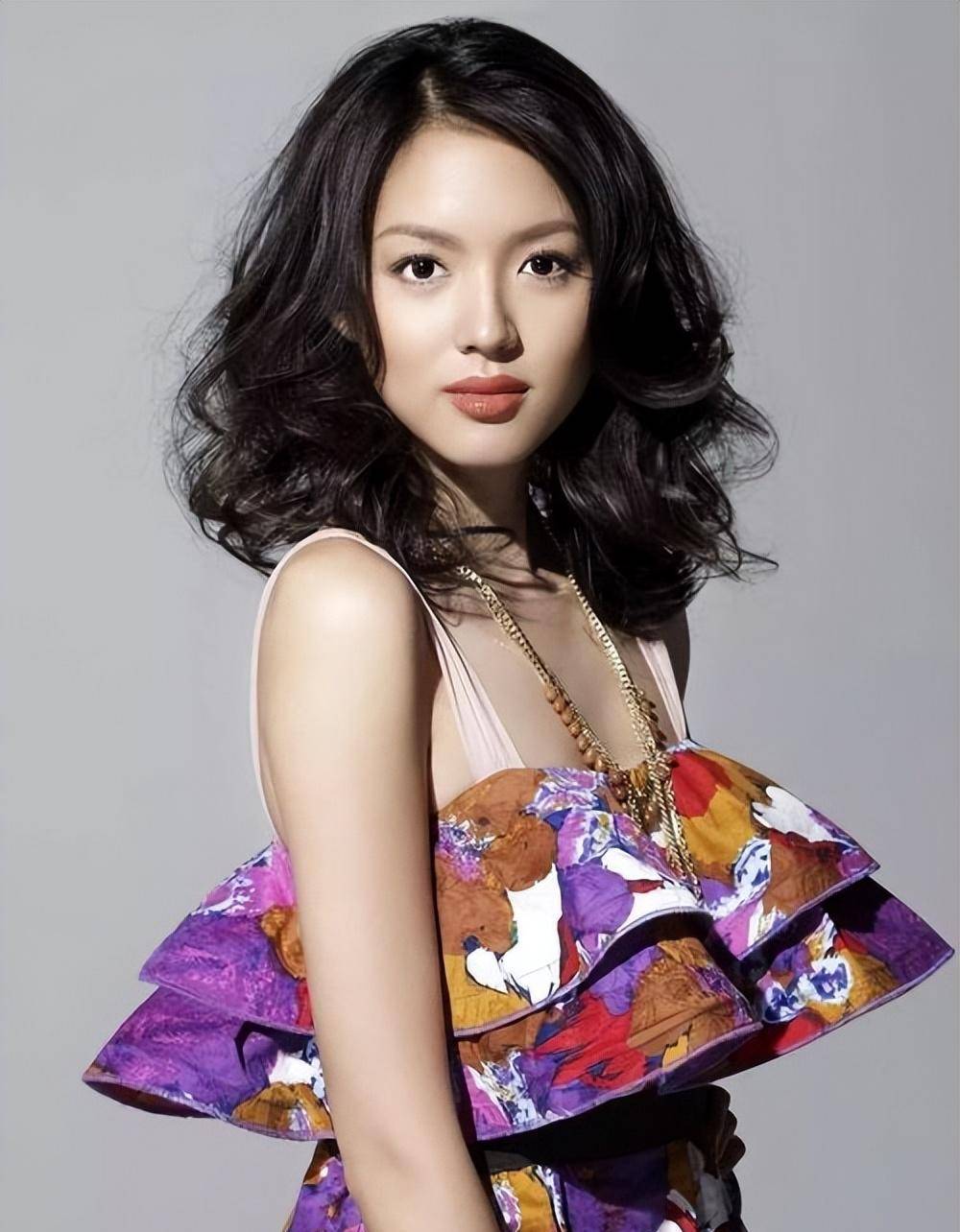 世界选美小姐冠军,拒绝30亿富豪,转身嫁普通人:天上不会掉馅饼