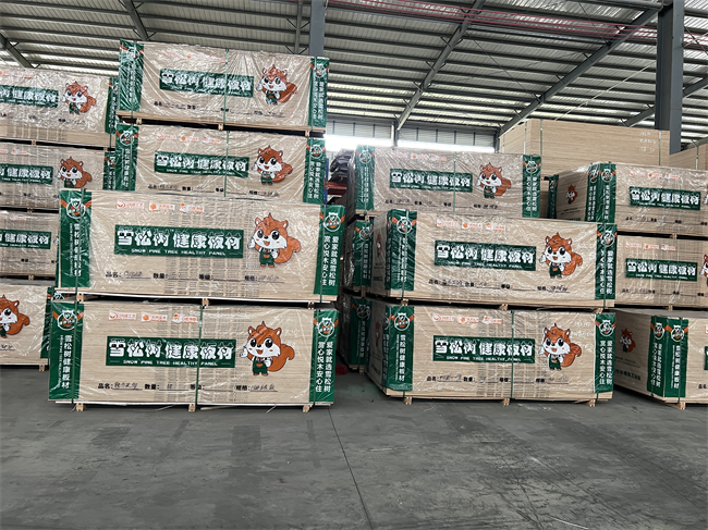 无惧甲醛威胁,真enf级高端定制健康板,get雪松树板材!